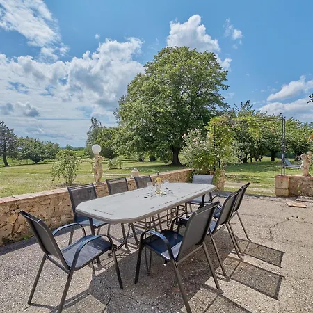 Le Moutou - Maison Avec Piscine Hébergement de vacances *
